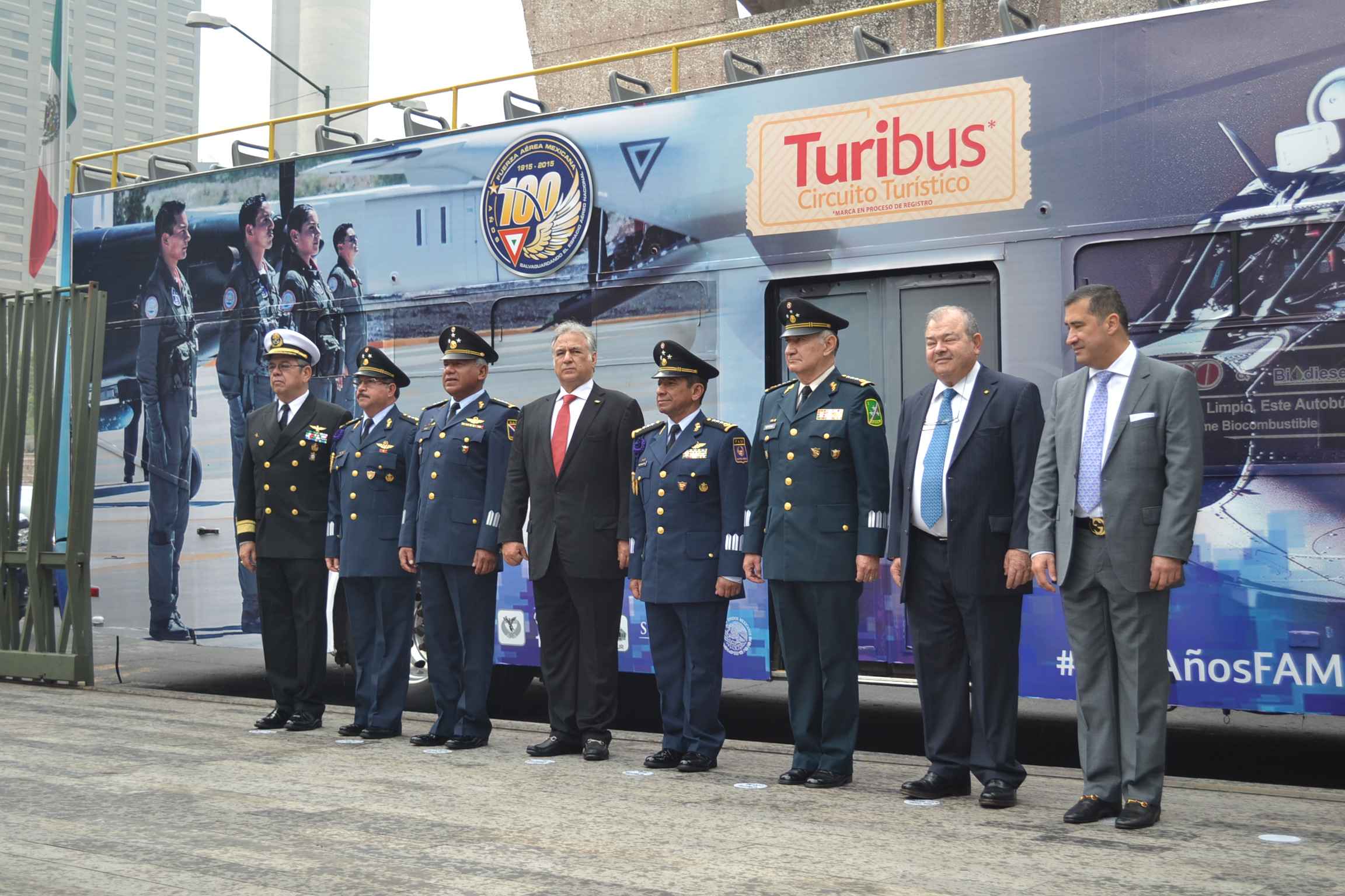 Inauguran ruta del Turibús por 100 años de la Fuerza Aérea Mexicana - 020715 TURISMO TURIBUS 6