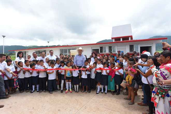Inauguran escuelas indígenas en Nayarit