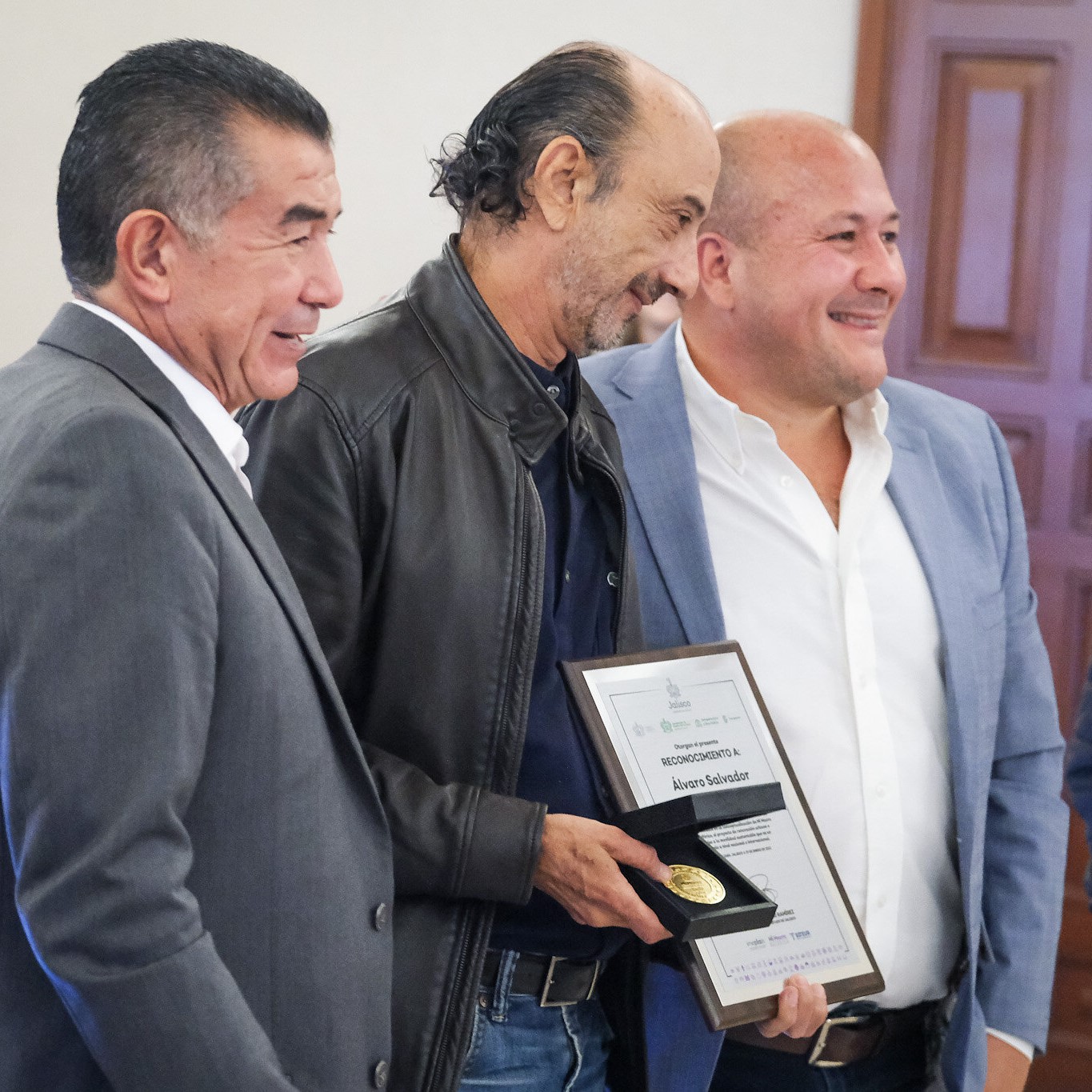 Jalisco reconoce a constructoras y funcionarios de ‘Mi Macro Periférico’