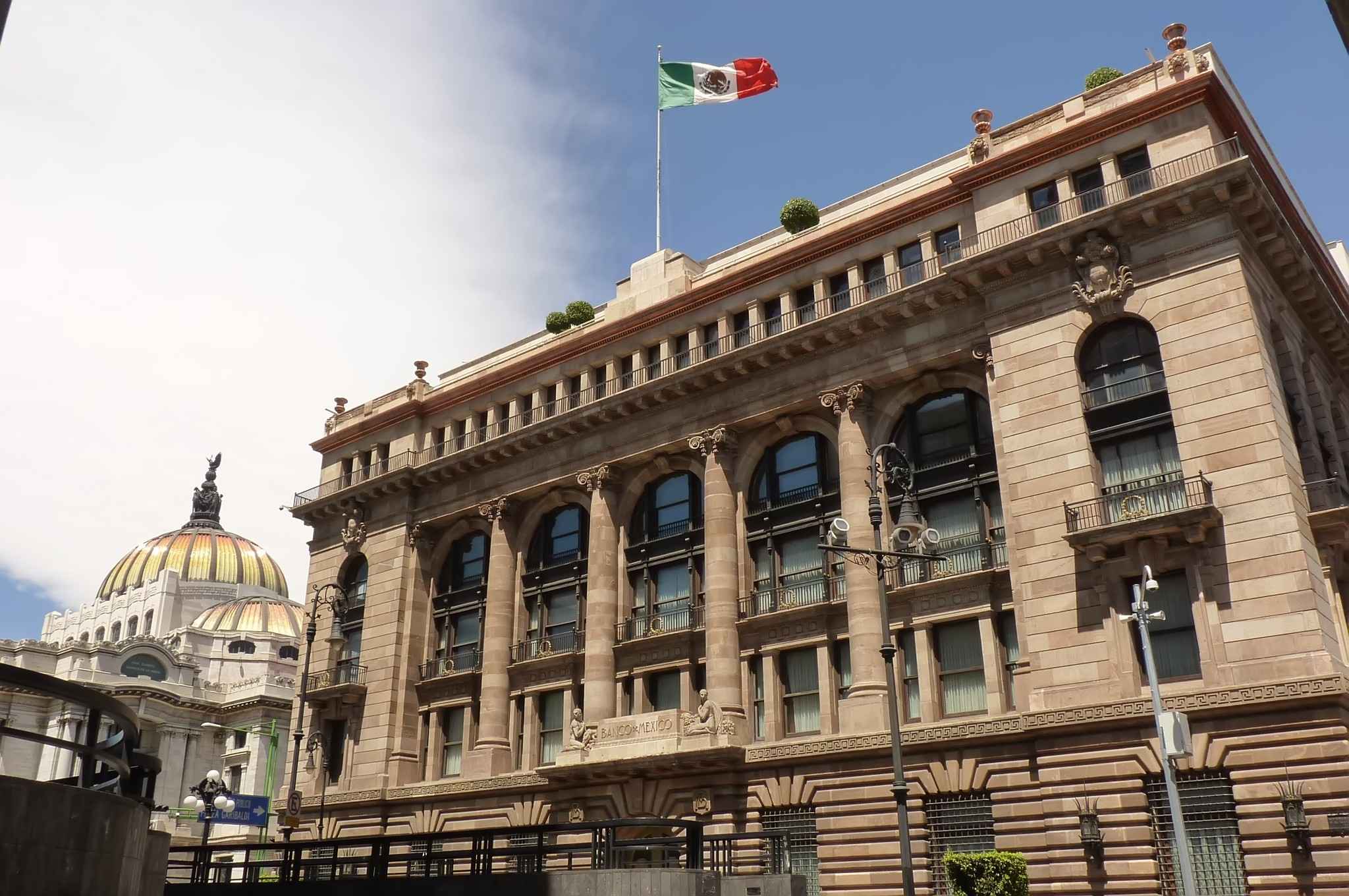 Banxico aumenta a 4.75% la tasa de interés interbancaria -