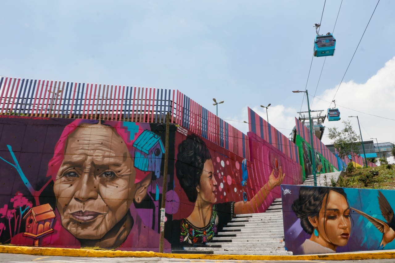 Artistas urbanos dan color al trayecto de la Línea 2 del Cablebús - 610bf5ad57d23938430551