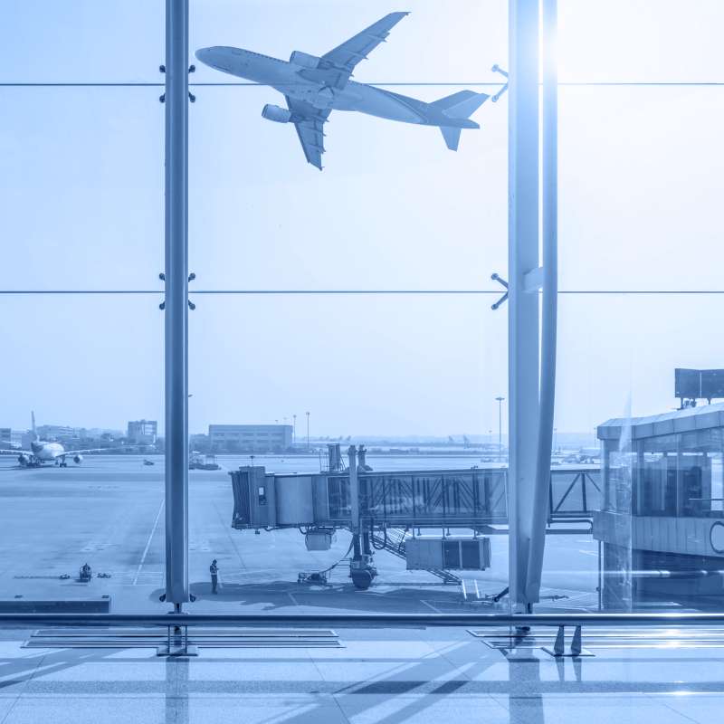 Cae tráfico aéreo en rutas más transitadas; Cancún-CDMX es una de ellas