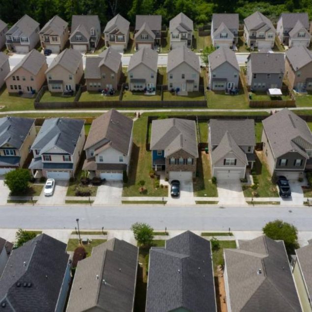 En ciudades más densas, los desarrollos inmobiliarios también deben explicar cómo se integran al entorno, qué aportan al espacio público
