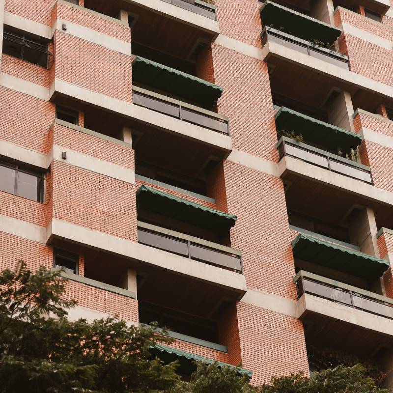 Los especialistas advirtieron que la disminución de nuevos desarrollos ha limitado la oferta de vivienda vertical, lo que provocó una caída en las ventas
