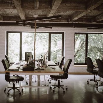 El 54% de los trabajadores en CDMX reporta falta de espacio en las oficinas ante el regreso presencial y la baja disponibilidad de inmuebles