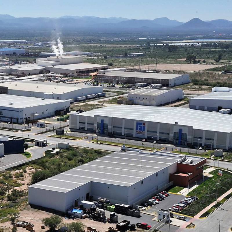 El mercado industrial registró un crecimiento anual de 10% en la demanda durante julio, mientras los inicios de construcción retrocedieron 36%