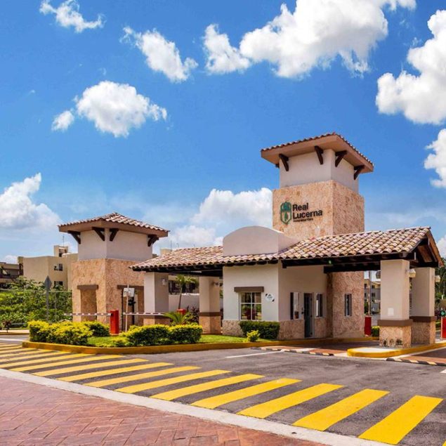 Real Lucerna cuenta con amenidades como alberca y palapas por privada, parques y kioscos de lectura, las cuales buscan brindar descanso.