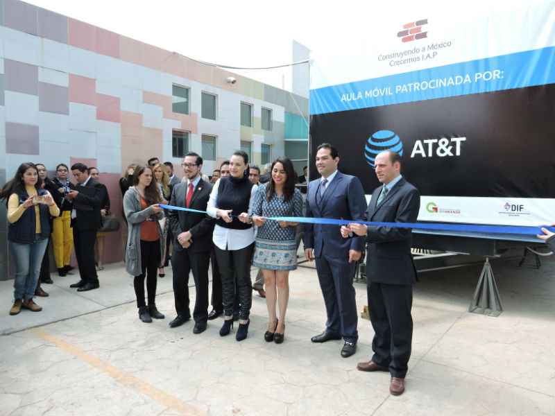 AT&T y Construyendo a México Crecemos en favor de la educación