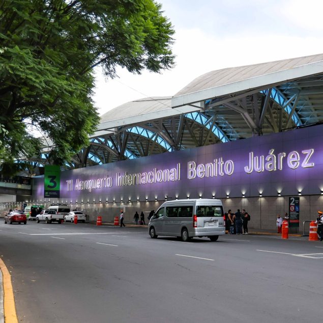 Buscan acceso sin restricciones de apps de movilidad en aeropuertos