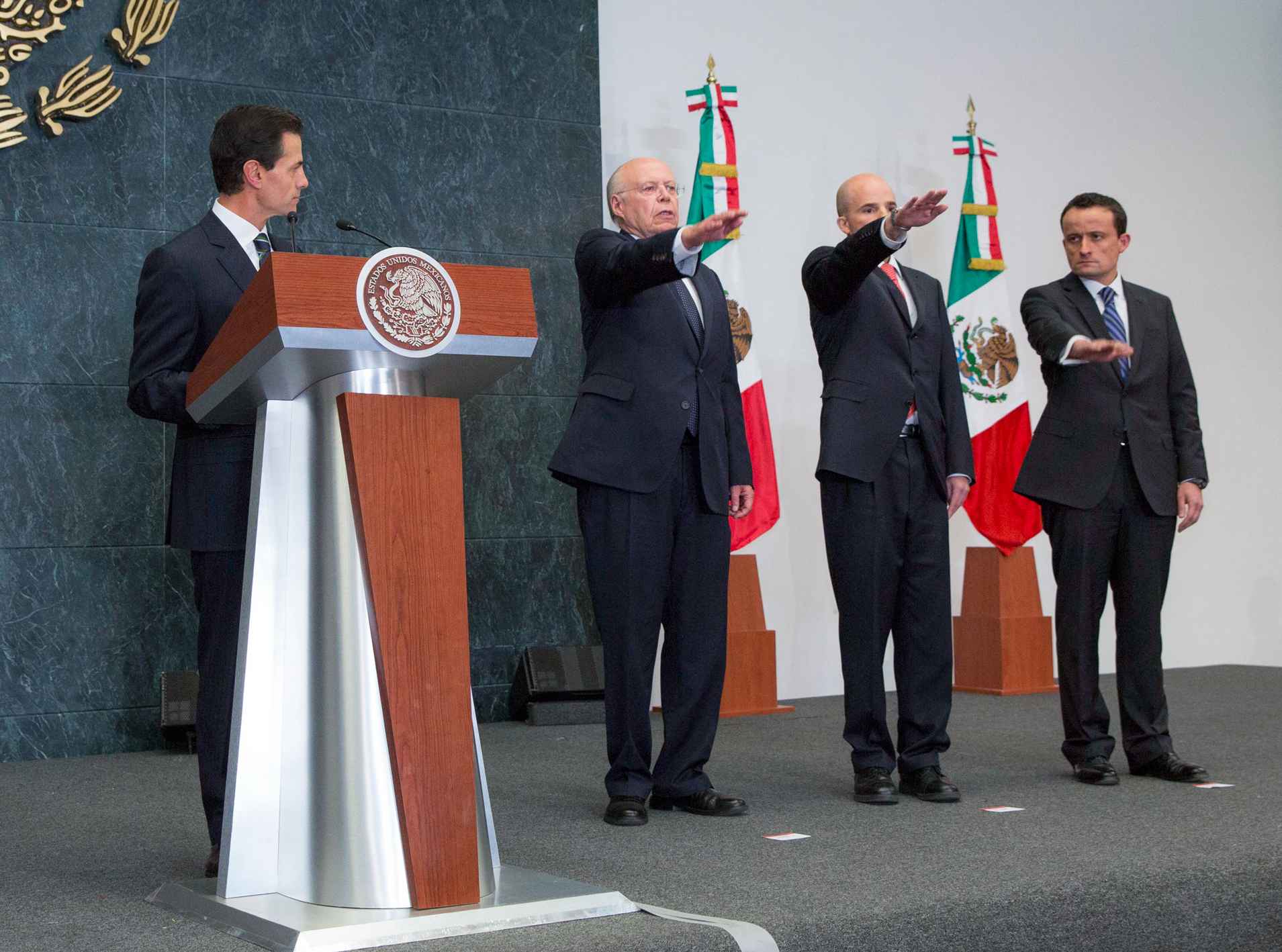 Realiza Peña Nieto cambios en Salud, IMSS y Pemex - Cambios Gabinete