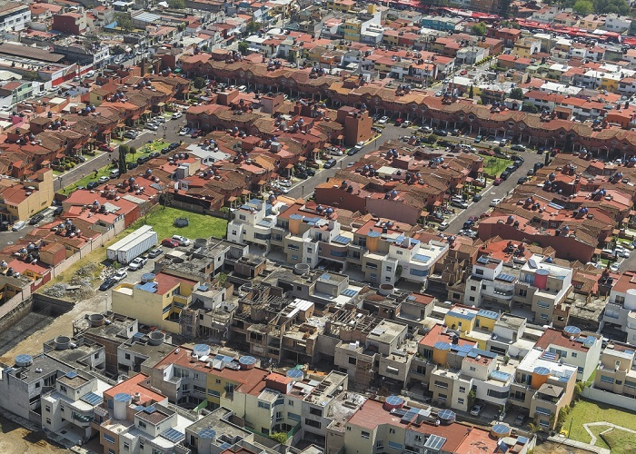 Contrastes de la vivienda: freno en la CDMX y boom vacacional