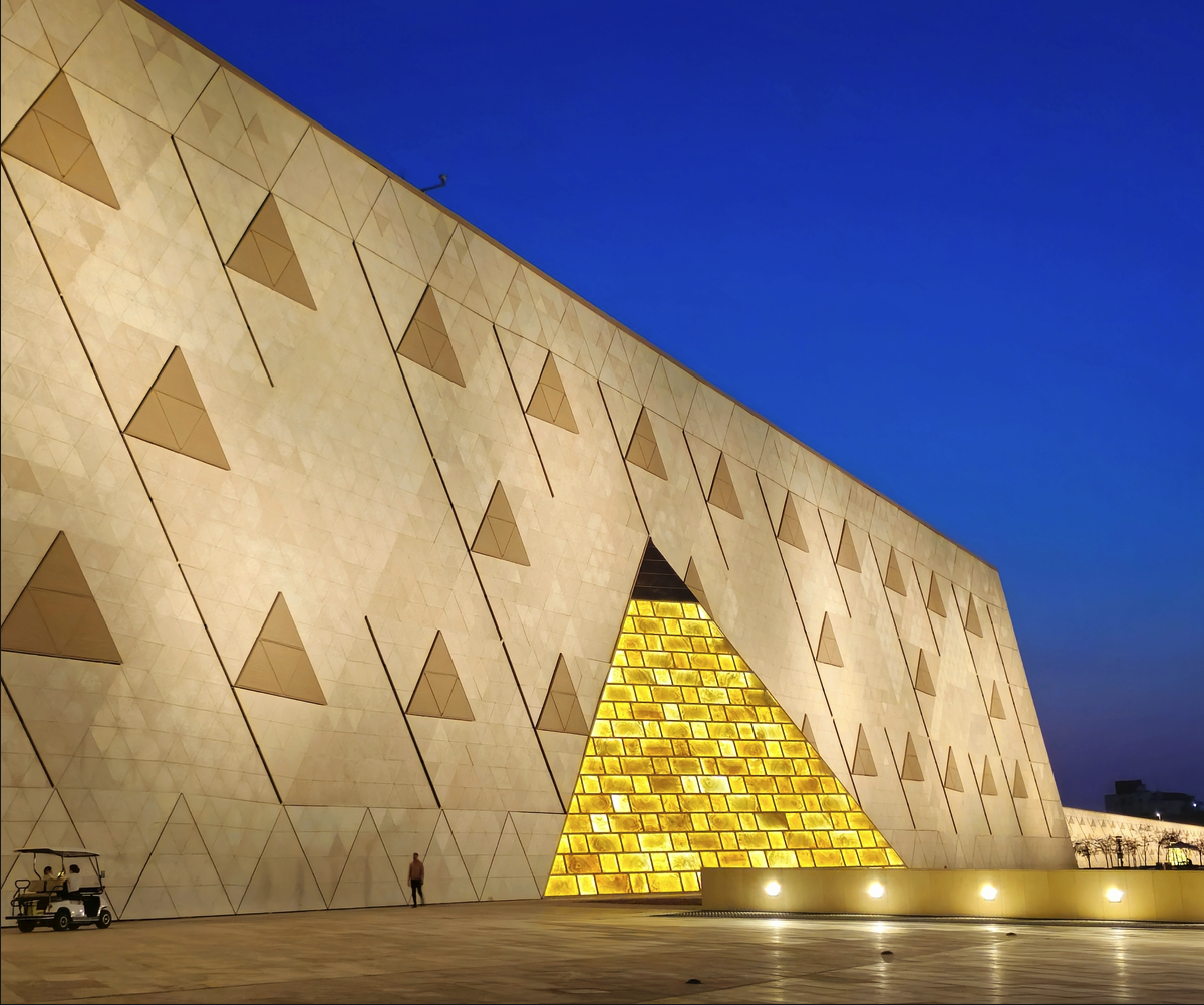 Egipto inaugura su nuevo hito cultural: el Gran Museo Egipcio