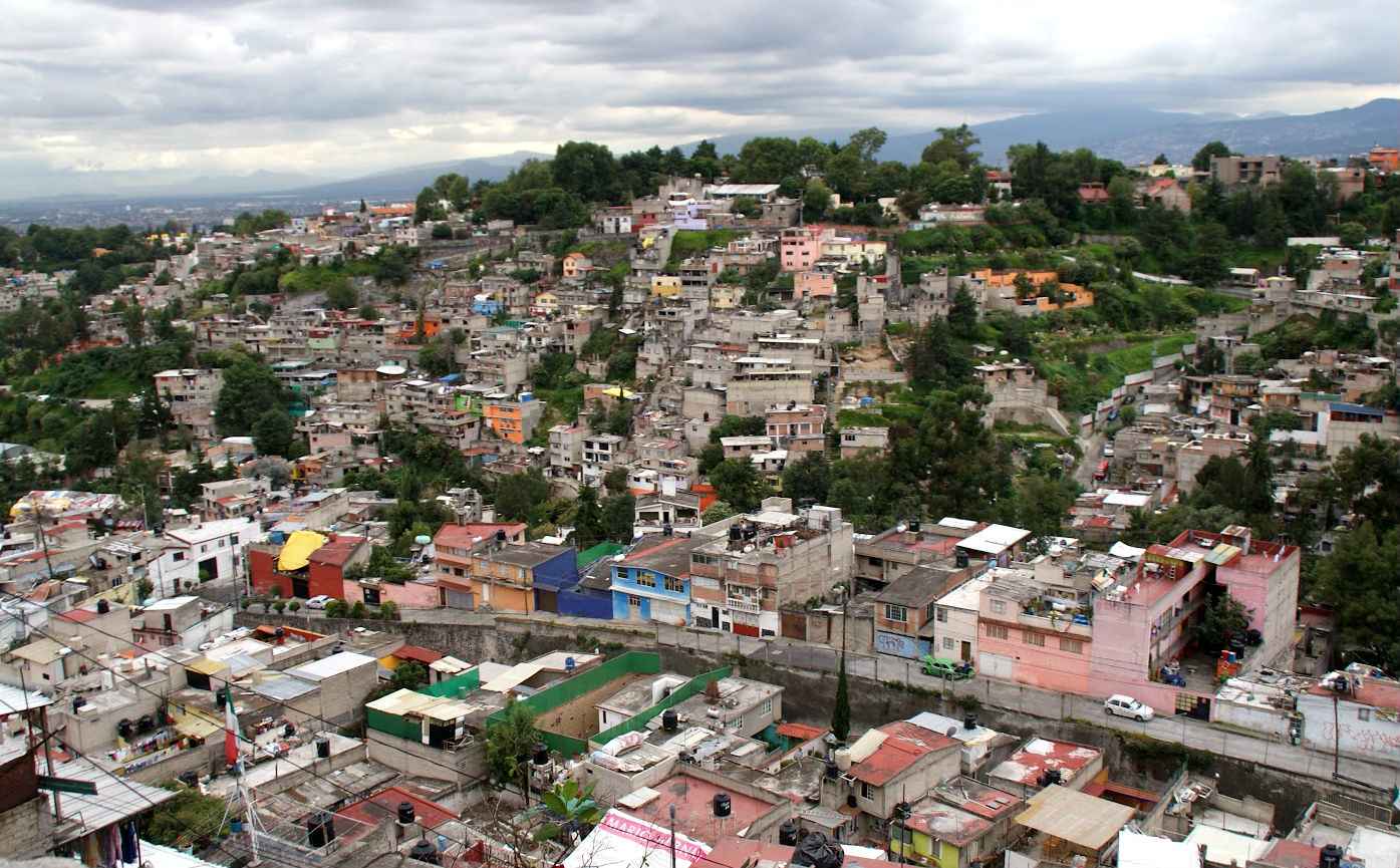 Entrega Fonhapo certificados para reubicar viviendas en riesgo