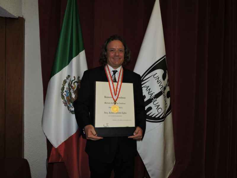 Otorgan Medalla Liderazgo Anáhuac al arquitecto Arturo Arditti - DSCN9396