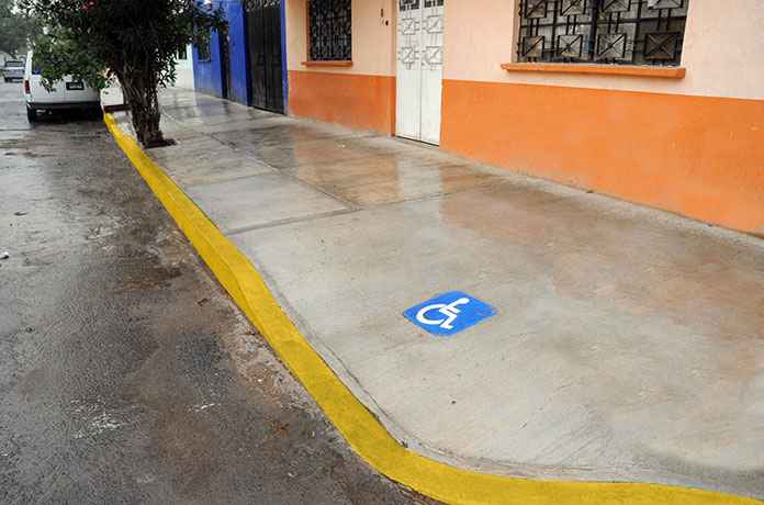 Venustiano Carranza rehabilitará banquetas en 35 colonias