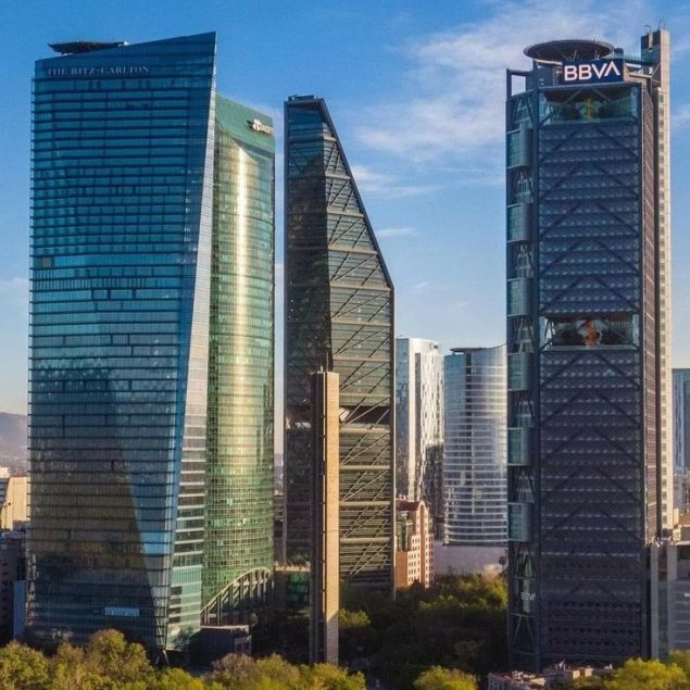 Demanda de oficinas en CDMX crece 84% en 2025: CBRE