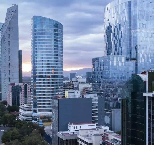 Demanda de oficinas en CDMX se reactiva; vacancia baja a 17.2%