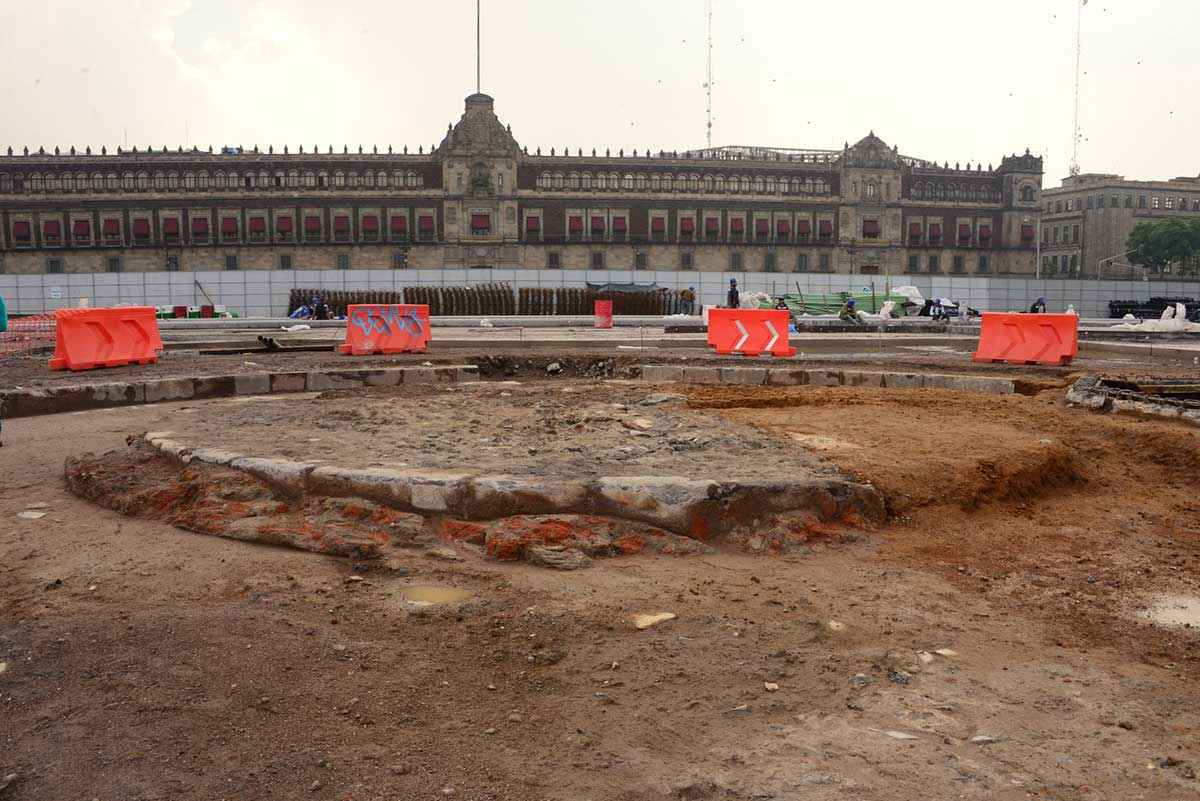 Descubren Zócalo de la CDMX en donde se erigiría el Monumento a la Independencia