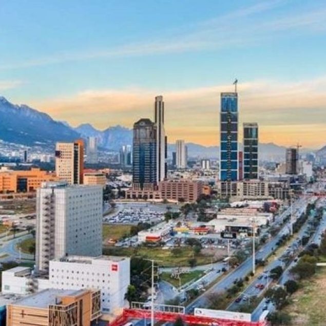 Desocupación de oficinas disminuye 66% en Monterrey