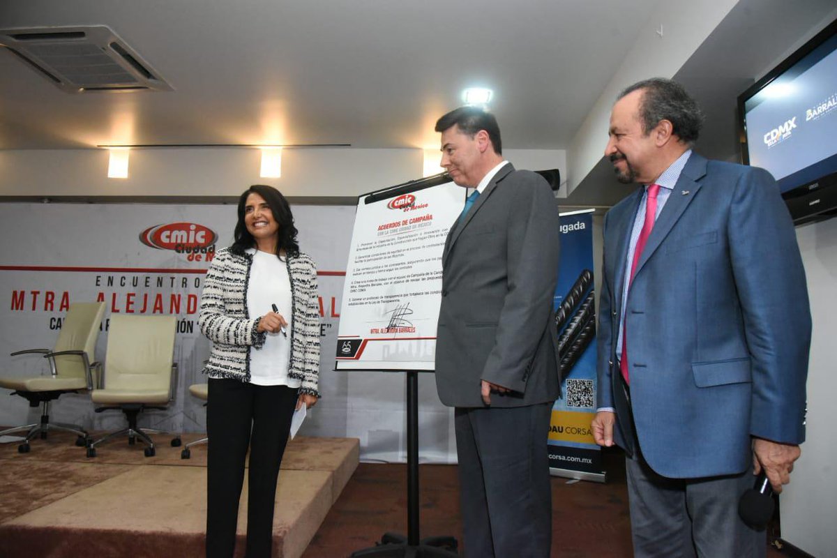 Alejandra Barrales presentó propuestas a la CMIC