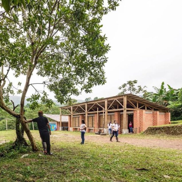 Diputados proponen transporte público gratuito para estudiantes
