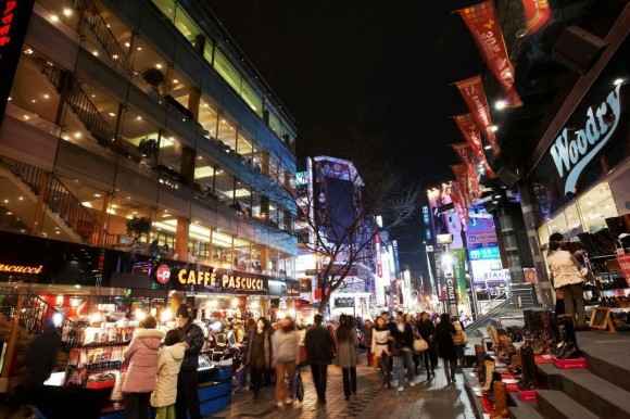 Inditex entra al mercado asiático con adquisición de inmueble - Dongdaemun Shopping img1 e1455033934475