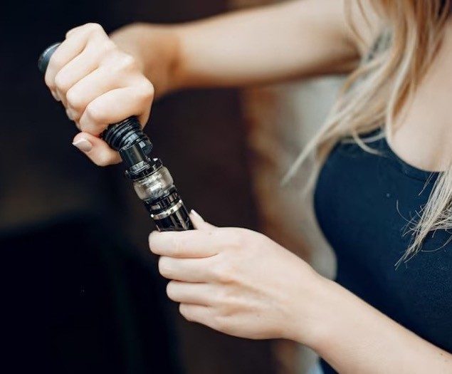 EL frustrante sabor a quemado en tus dispositivos: Por qué pasa y cómo solucionarlo