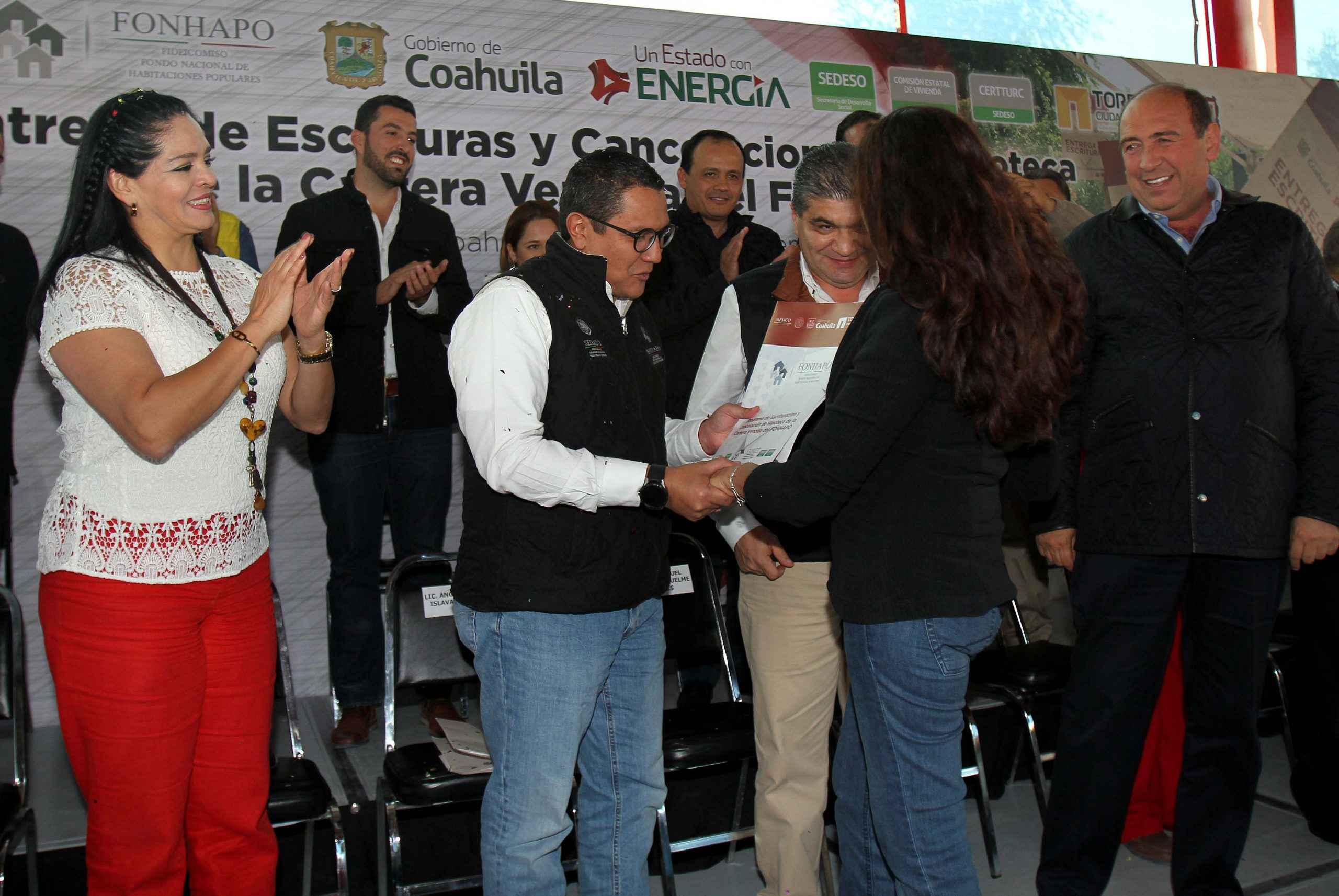 Compra gobierno de Coahuila cartera vencida al Fonhapo para dar certeza jurídica a familias de escasos recursos