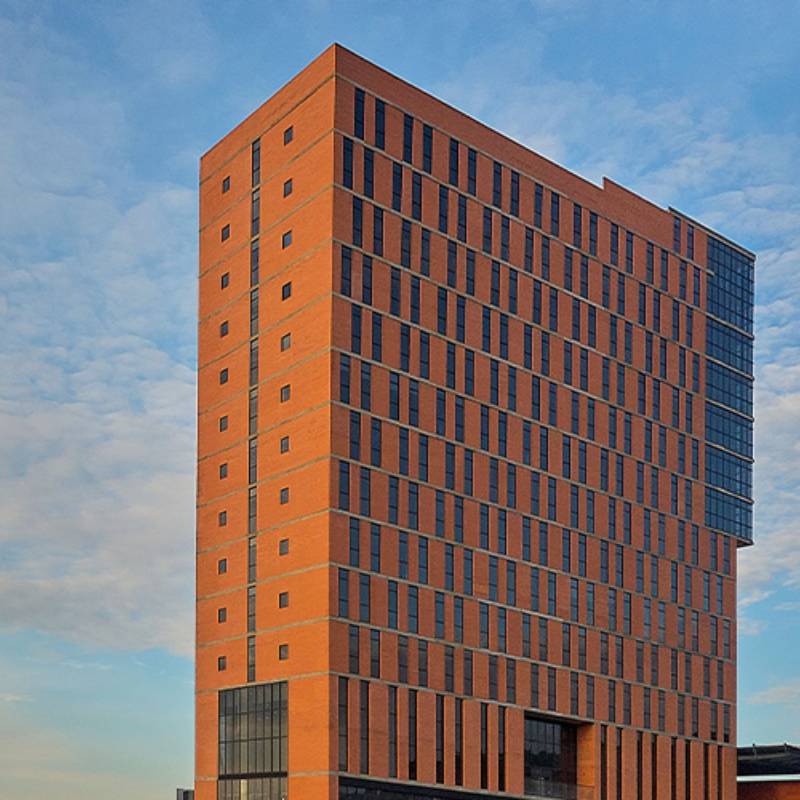 El uso del ladrillo en espacios públicos busca combinar funcionalidad, durabilidad y diseño 