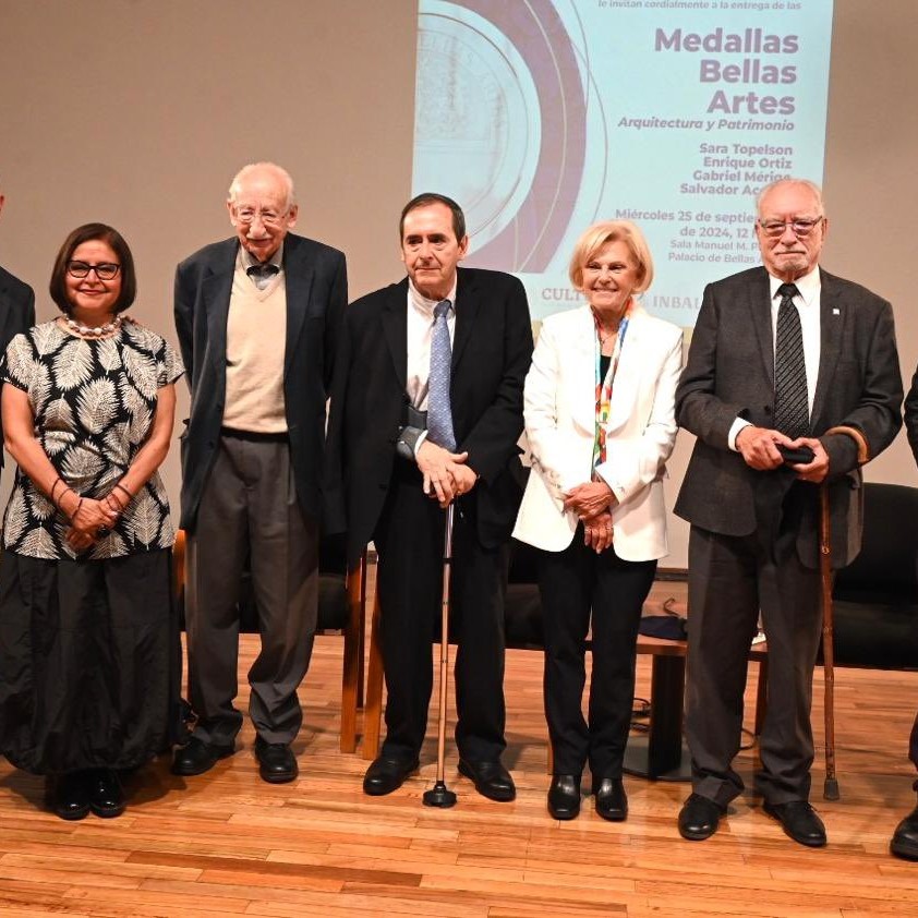 Entrega Inbal Medalla Bellas Artes a Sara Topelson y Enrique Ortiz