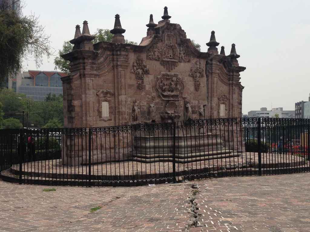 Restaurarán fuente más antigua de la CDMX - Fuente de Belen en Chapultepec.