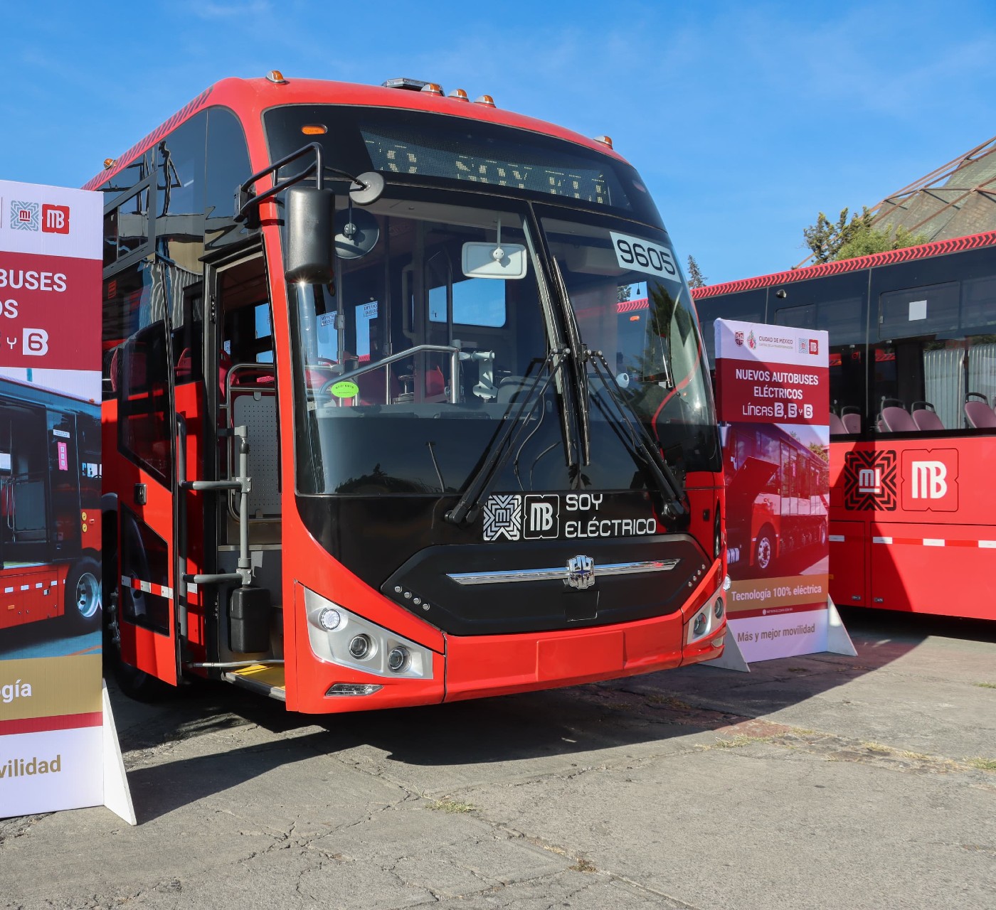 GCDMX pone en marcha 26 autobuses eléctricos del Metrobús