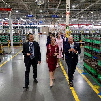 La armadora ensamblará los modelos Chevrolet Groove y Aveo en Coahuila como parte de una inversión de mil mdd incluida en el Plan México