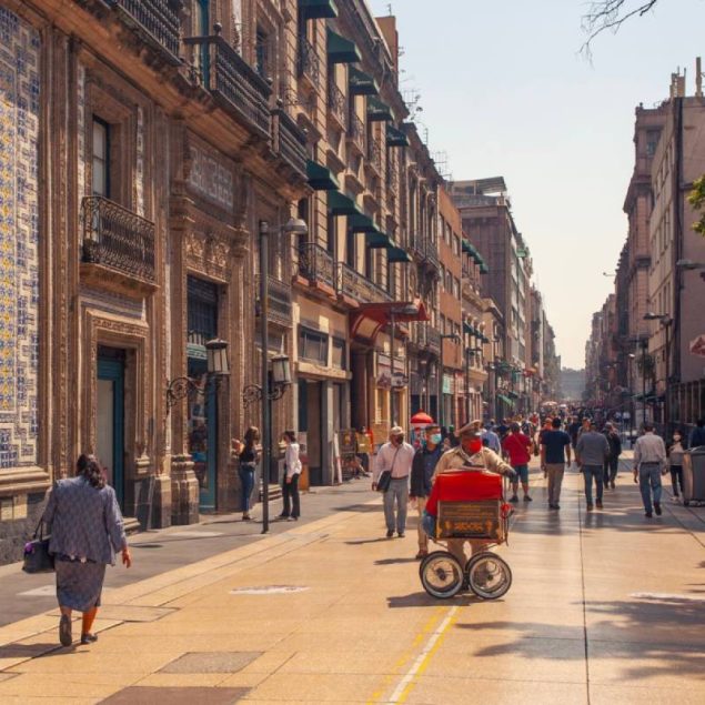Gentrificación transforma el Centro Histórico; un recorrido documentó desalojos y planteó alternativas para preservar la vida.