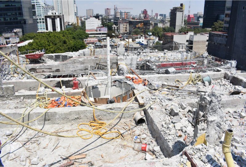 Venden relojes para reconstruir a la Ciudad de México