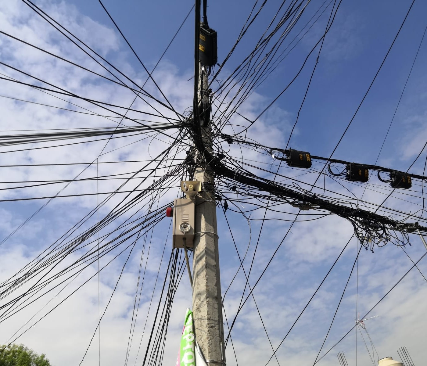 Impulsan Senadores retiro de cables en desuso en las ciudades