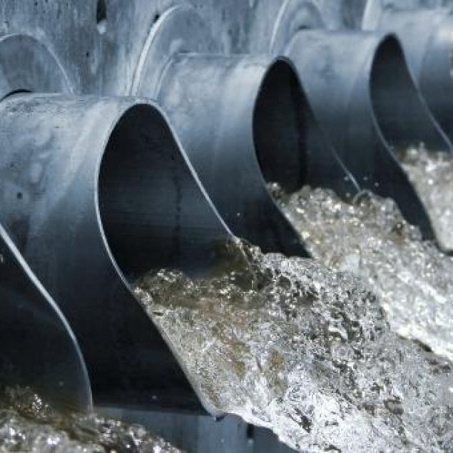 SUEZ ofrece una solución para reducir la huella hídrica de las empresas - IndustryWaterFlowingPipes