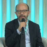 En el WUF13, Inti Muñoz defendió políticas urbanas centradas en inclusión social, vivienda asequible y combate a la gentrificación
