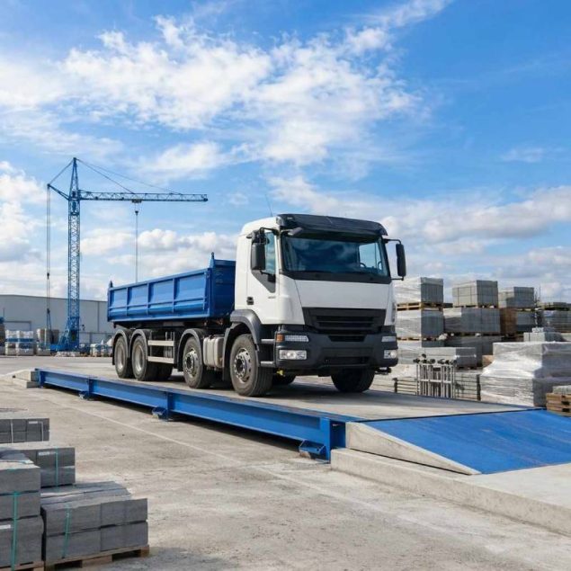 En la construcción, un pesaje preciso evita multas, mermas y accidentes. Descubre cómo elegir básculas camioneras y equipos certificados