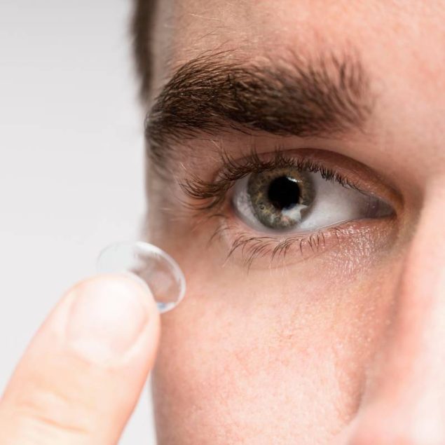 Los lentes de contacto se volvieron fundamentales para quienes buscan soluciones prácticas y seguras en su día a día