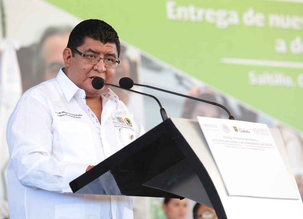 Anuncia ISSSTE nuevas plazas en Coahuila - Luis Miguel Victoria Ranfla