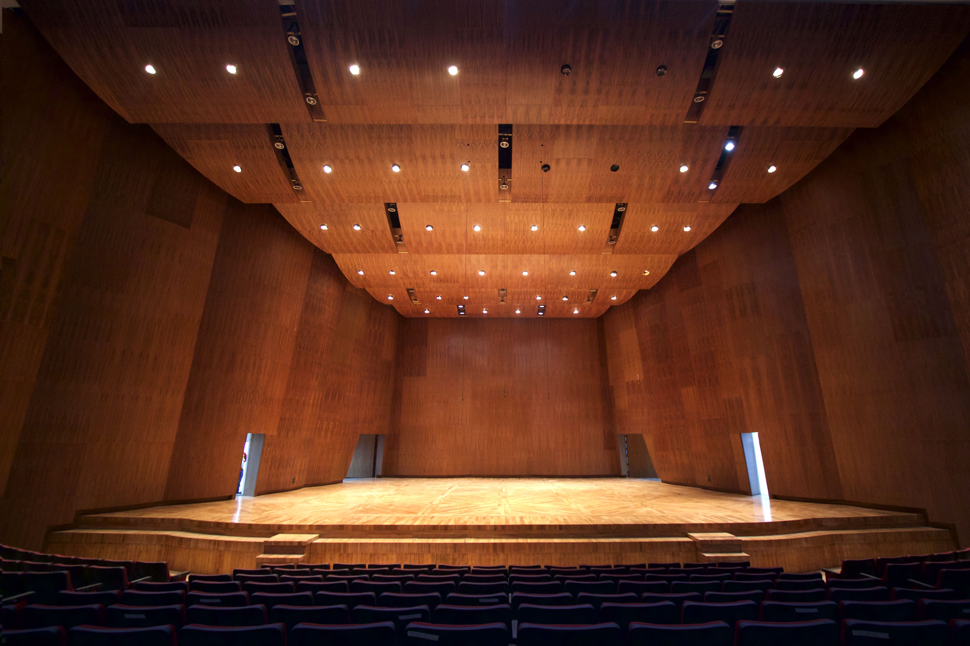 Sala de la Orquesta Filarmónica luce diseño contemporáneo