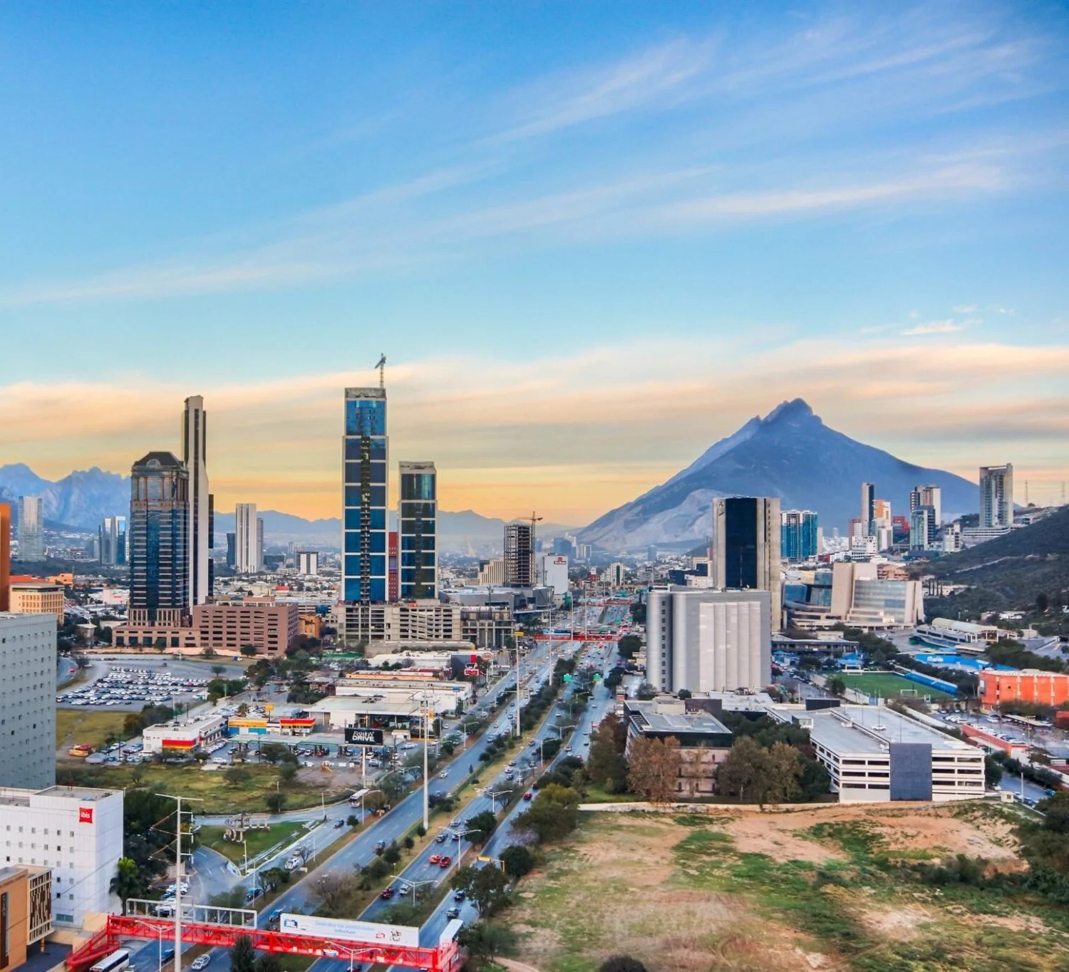 Manufactura impulsa alza de 10% en demanda de oficinas en Monterrey