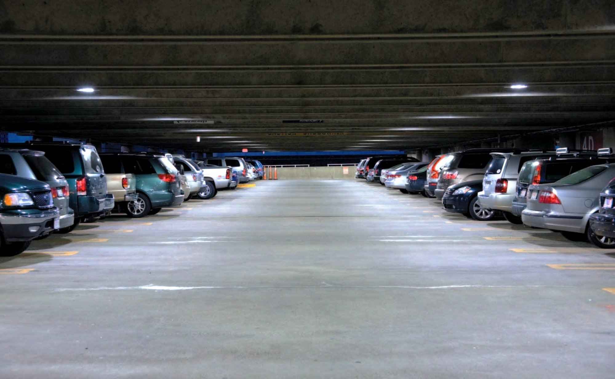 Buscan cambiar política de estacionamientos en la ciudad