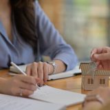 Mujeres ganan terreno en el crédito hipotecario, pero persisten brechas