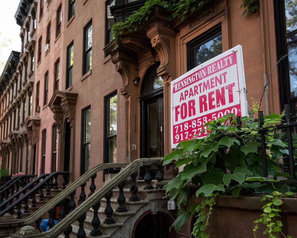 Nueva York refuerza protección a inquilinos y exhibe a los peores caseros