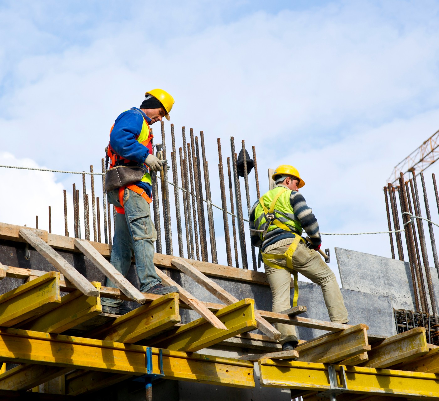 Obra civil se desploma 24% y hunde al sector construcción: BBVA