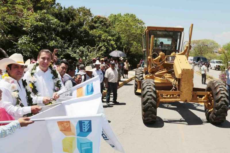 Impulsan desarrollo de Puebla a través de infraestructura - Obras puebla e1427489312966