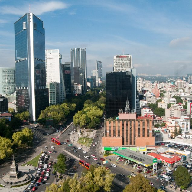 Oficinas repuntan: absorción neta supera los 337,000 m² en 2025