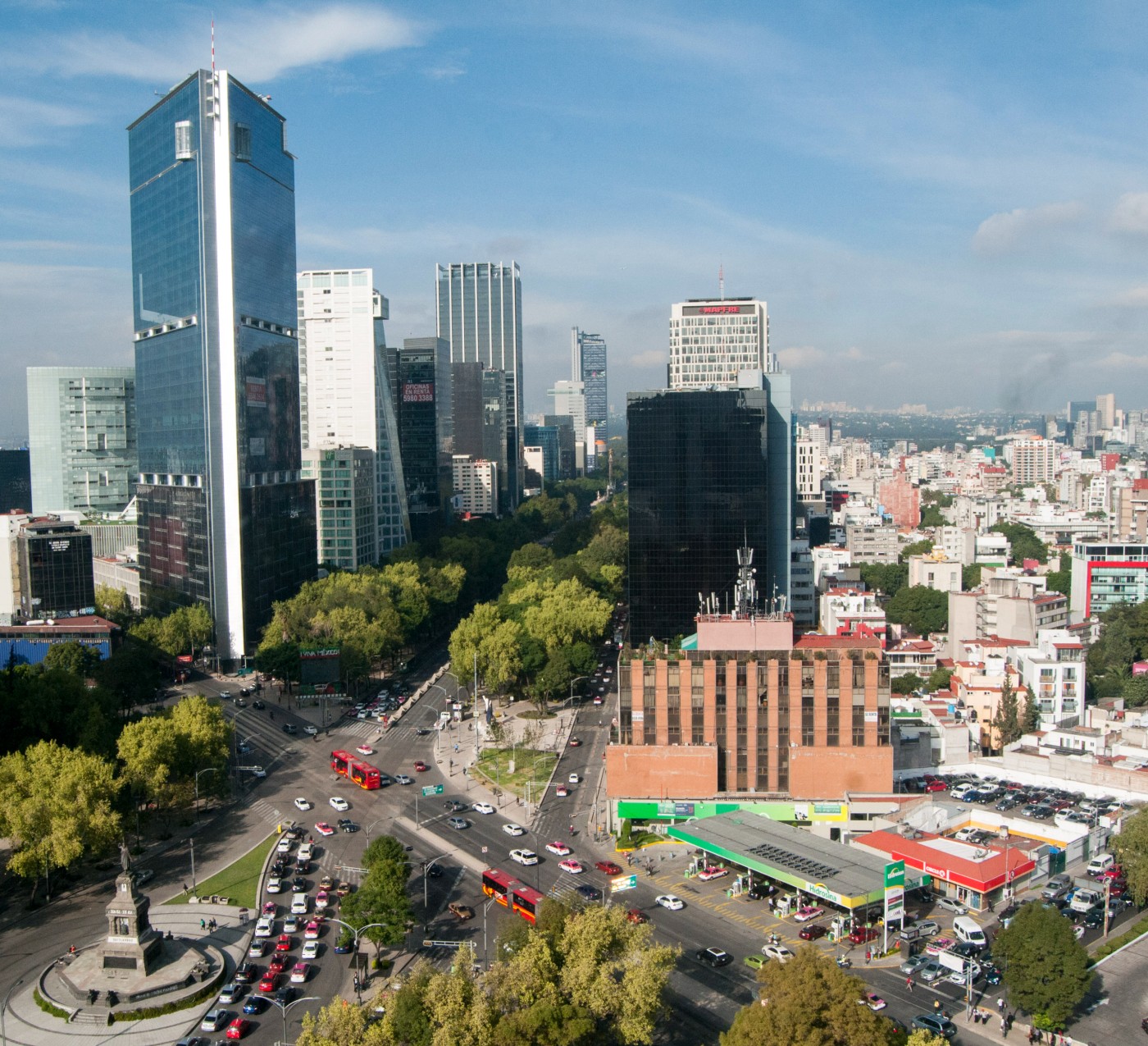 Oficinas repuntan: absorción neta supera los 337,000 m² en 2025